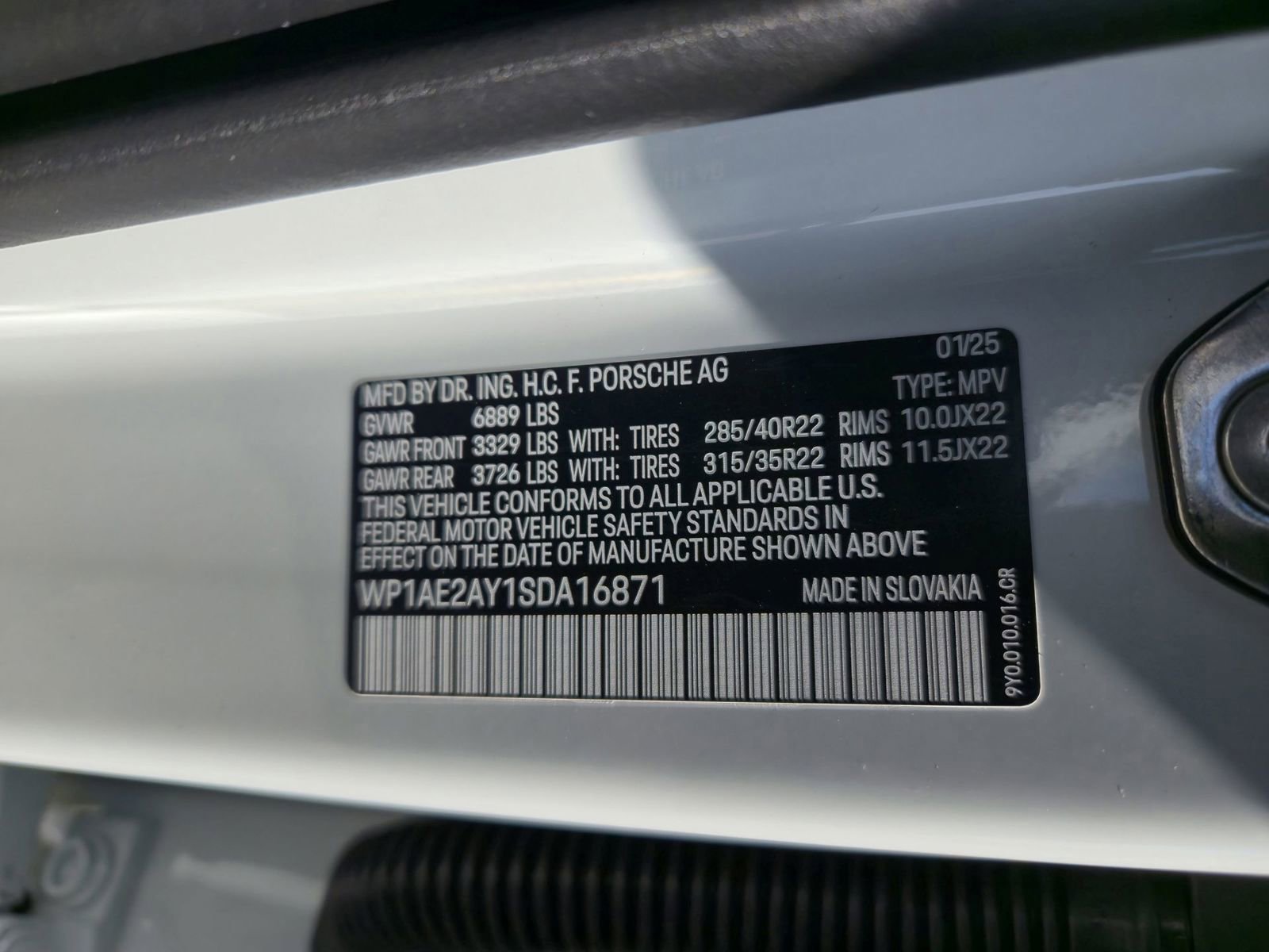 Certified 2025 Porsche Cayenne E-Hybrid image 33