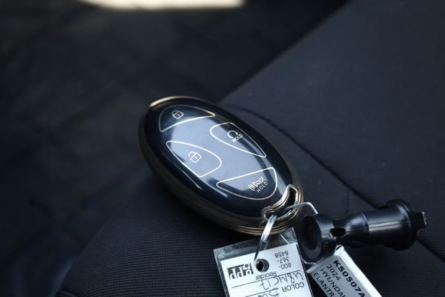 Used 2024 Hyundai Elantra SEL w/ Convenience Package image 28