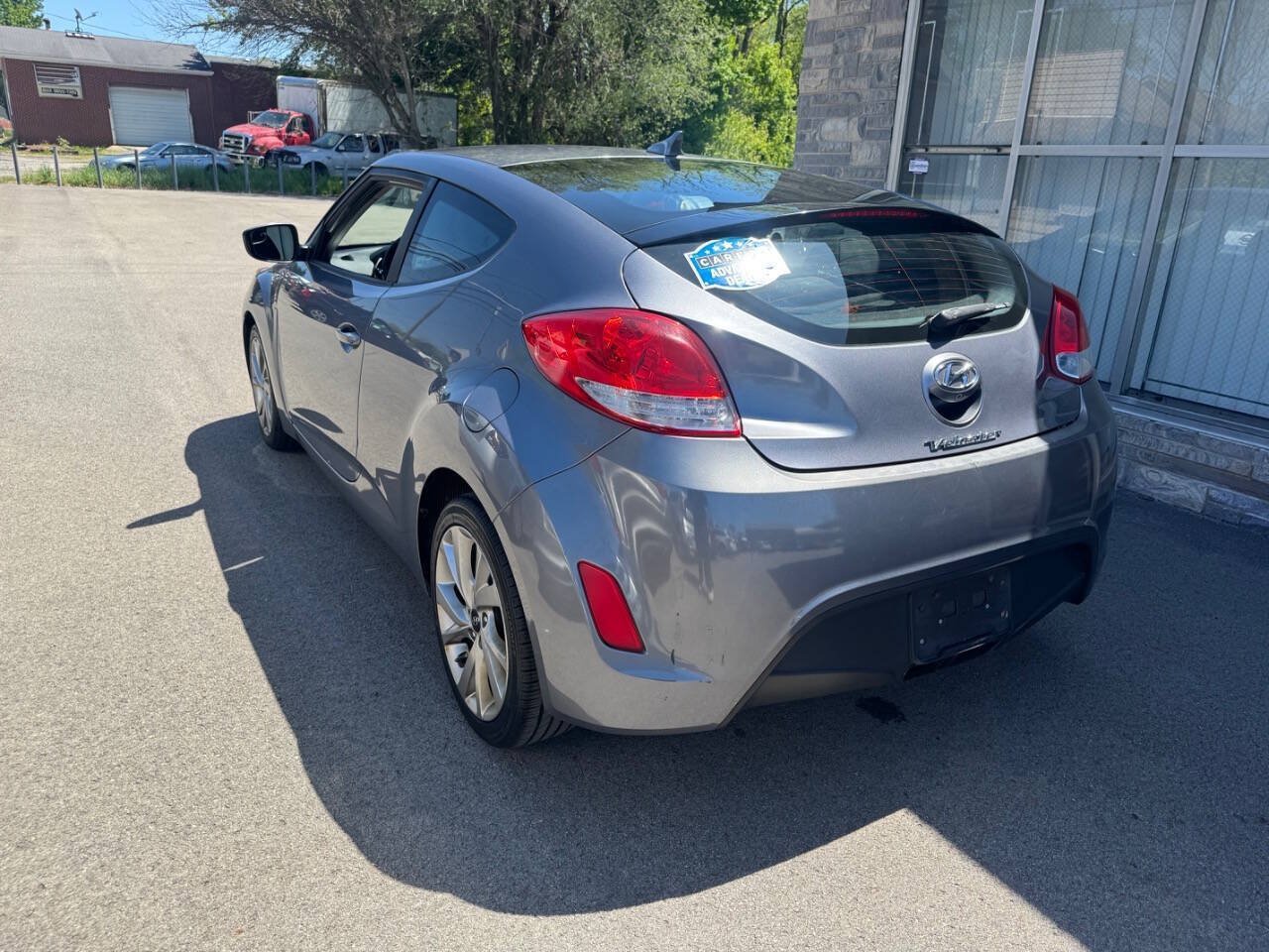 Used 2017 Hyundai Veloster FWD image 3