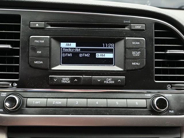 Used 2017 Hyundai Elantra SE image 28