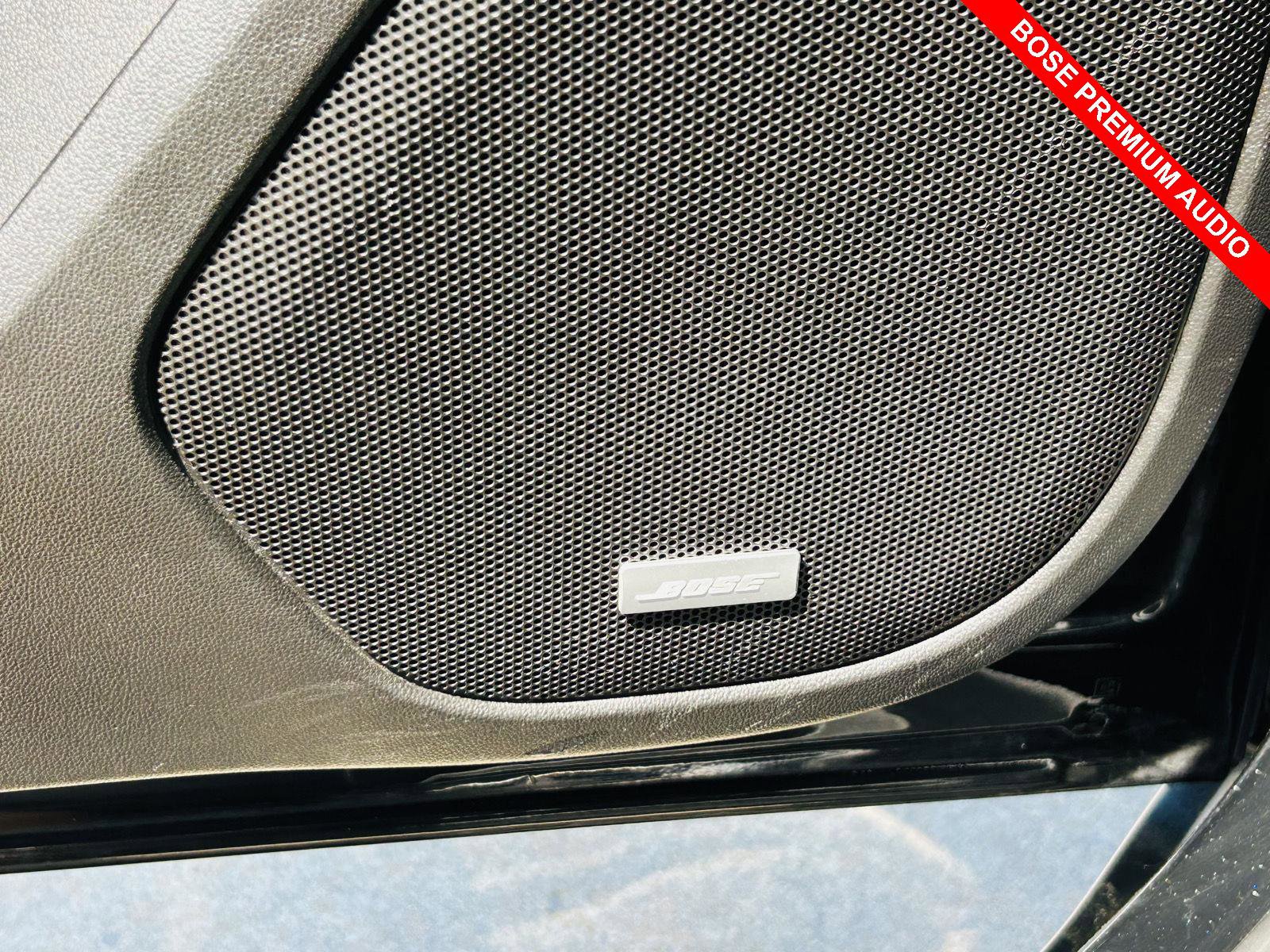 Used 2019 GMC Acadia SLT w/ Black Edition image 6