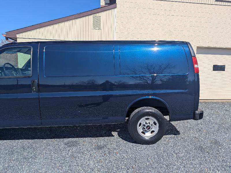 Used 2017 GMC Savana 2500 RWD image 3