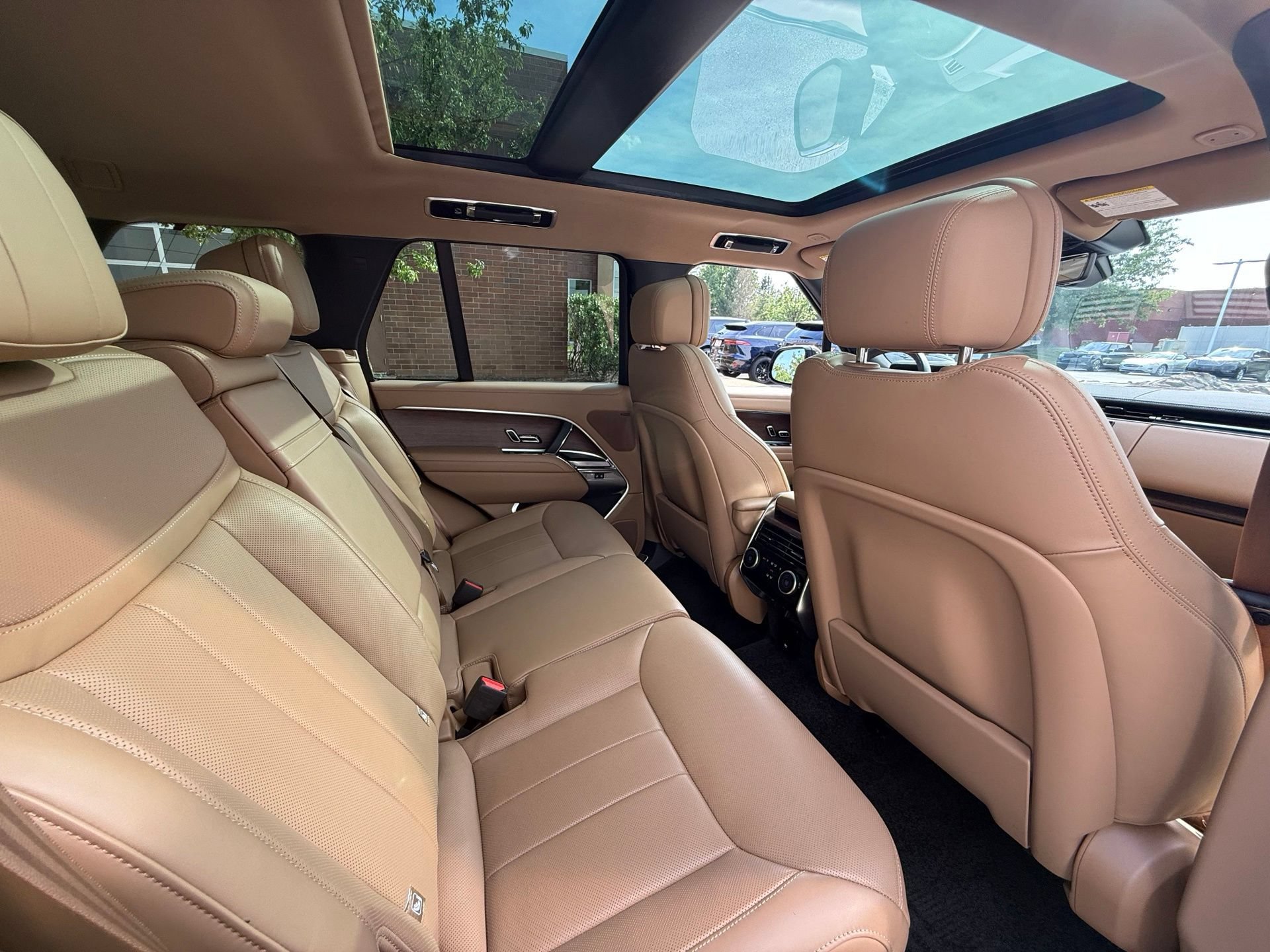 Used 2025 Land Rover Range Rover SE AWD/4WD image 26