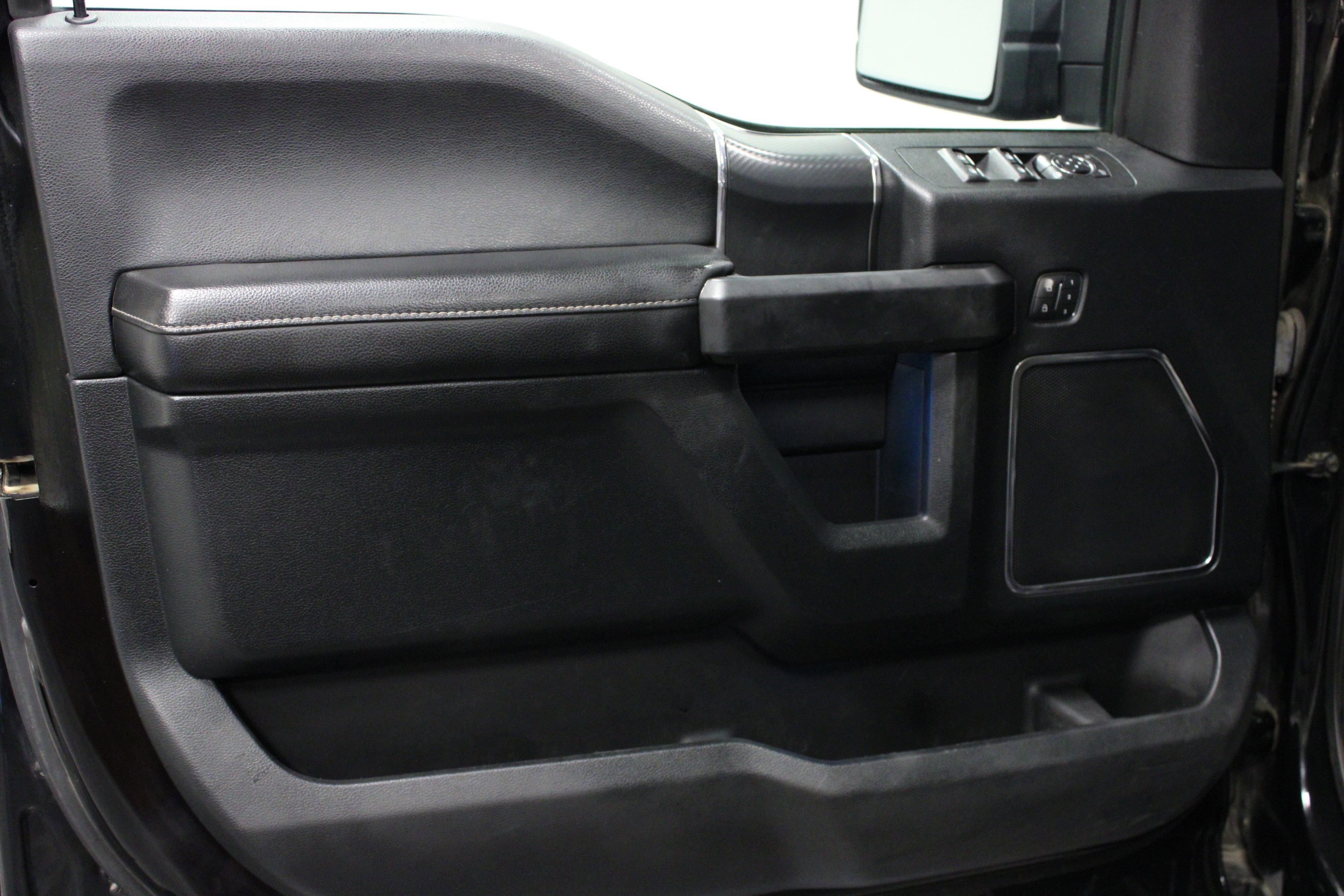 Used 2018 Ford F150 Lariat w/ Equipment Group 502A Luxury image 11