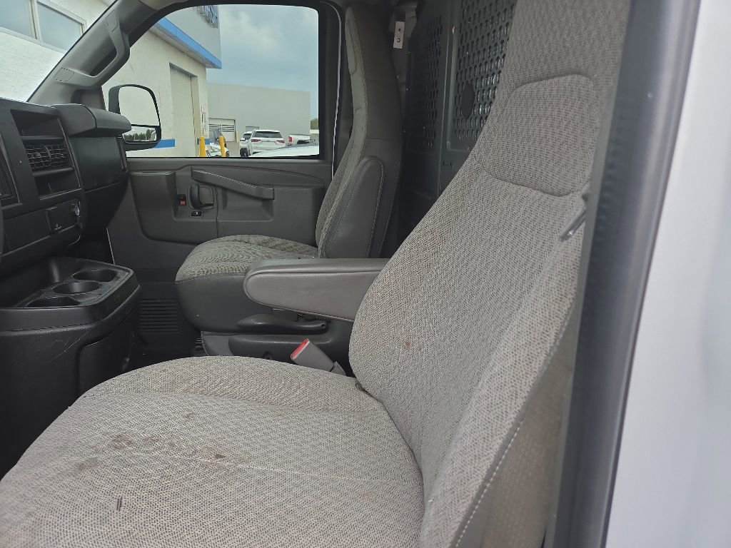 Used 2017 Chevrolet Express 2500 RWD image 10