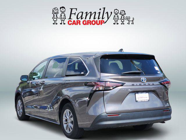 Certified 2023 Toyota Sienna LE FWD image 3