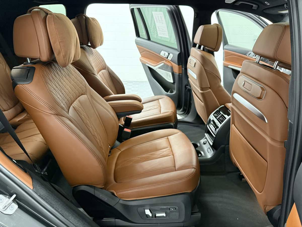 Used 2023 BMW X7 M60i image 18