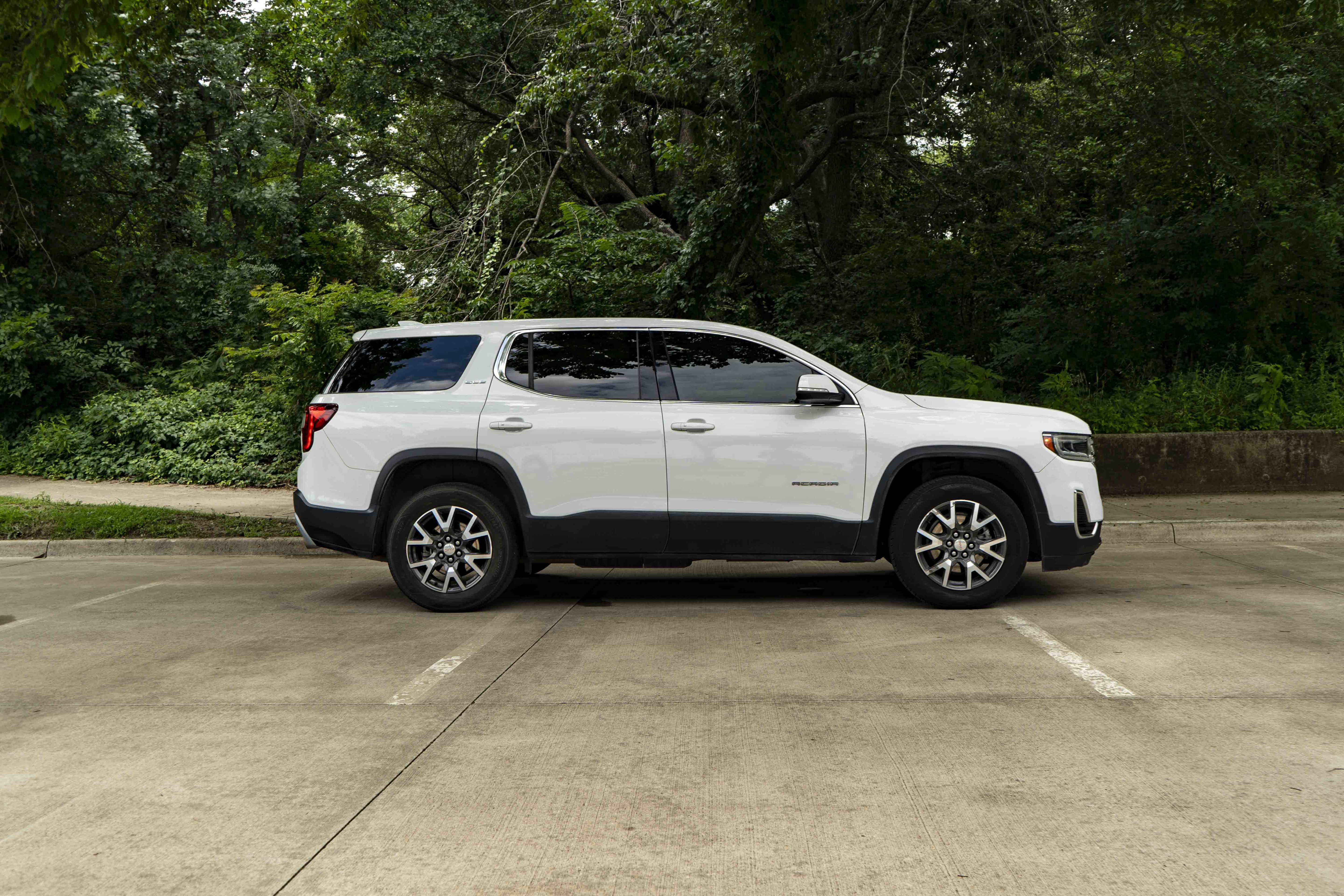 Used 2021 GMC Acadia SLE FWD image 9