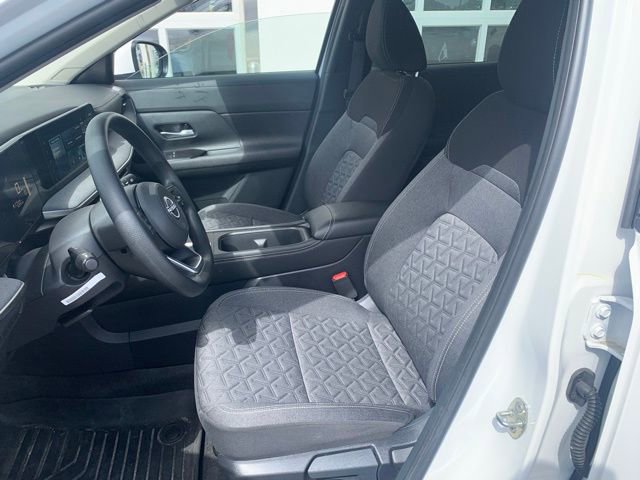 Used 2025 Nissan Kicks SV AWD/4WD image 7