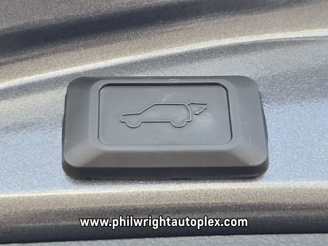 Used 2018 Toyota RAV4 XLE image 19