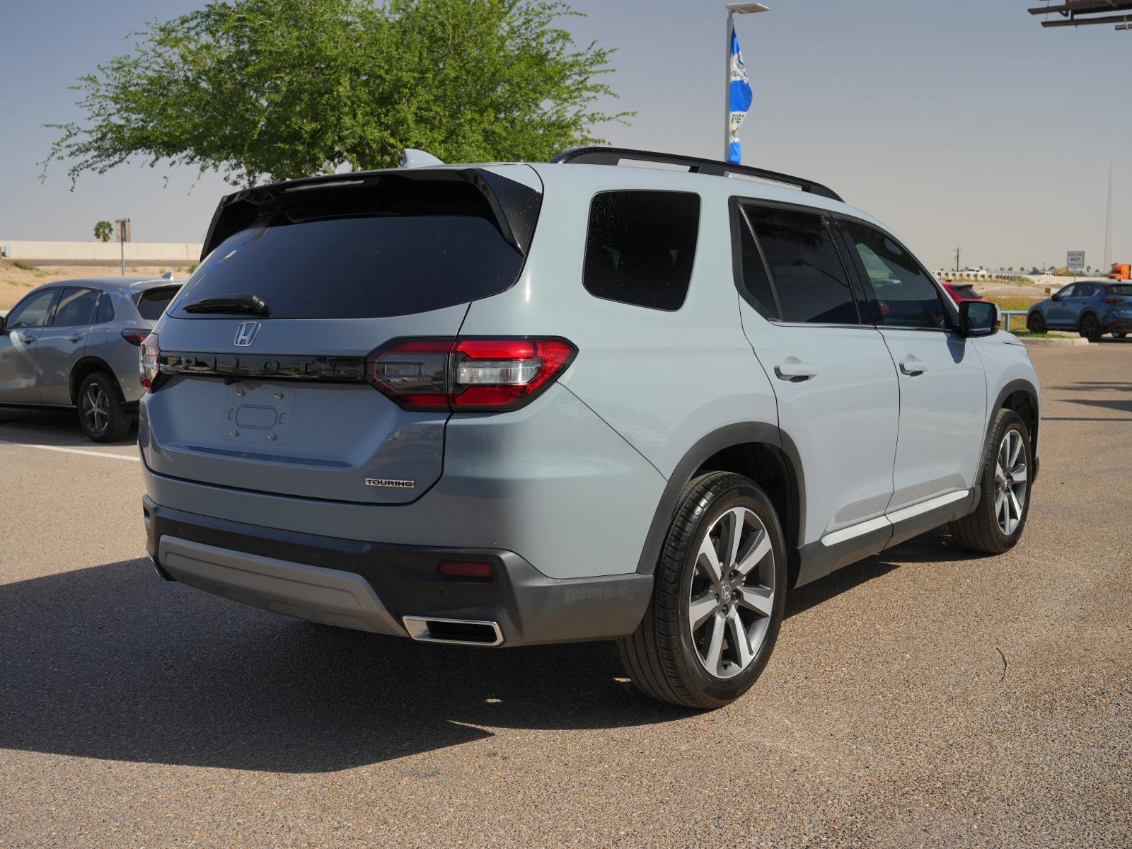 Used 2025 Honda Pilot Touring image 5