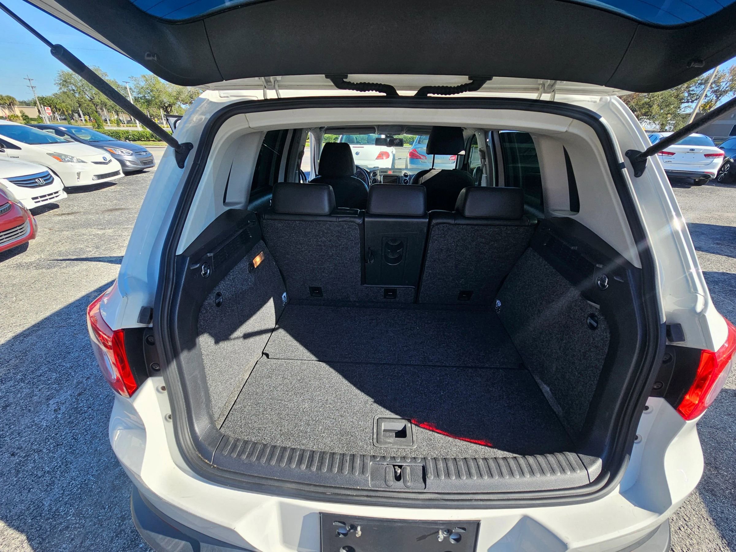 Used 2011 Volkswagen Tiguan SEL image 23