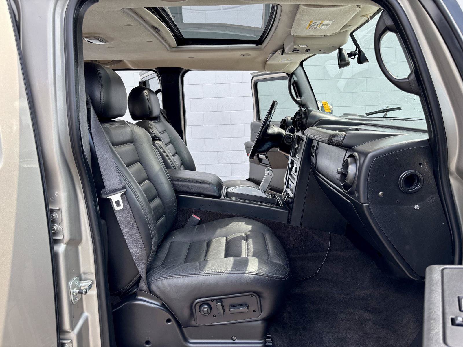 Used 2005 HUMMER H2 w/ Preferred Equipment Group AWD/4WD image 7