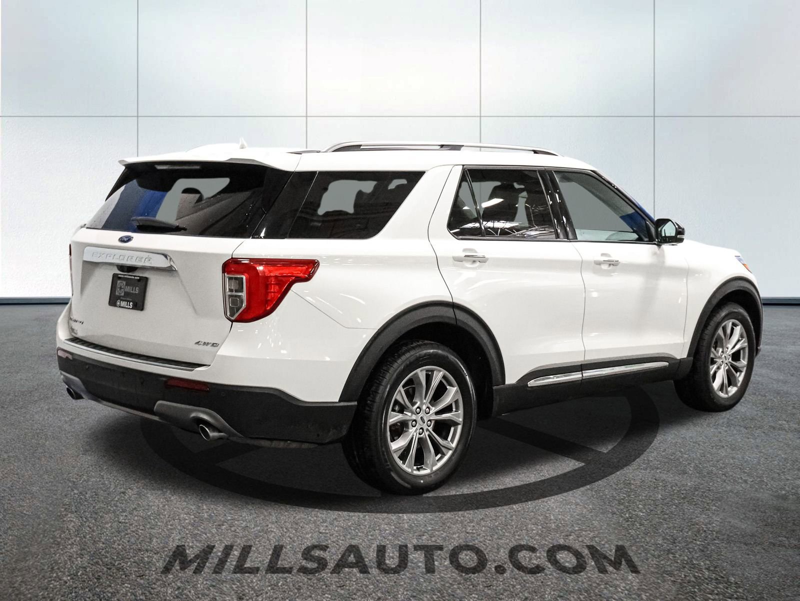 Used 2023 Ford Explorer Limited w/ Equipment Group 301A image 8