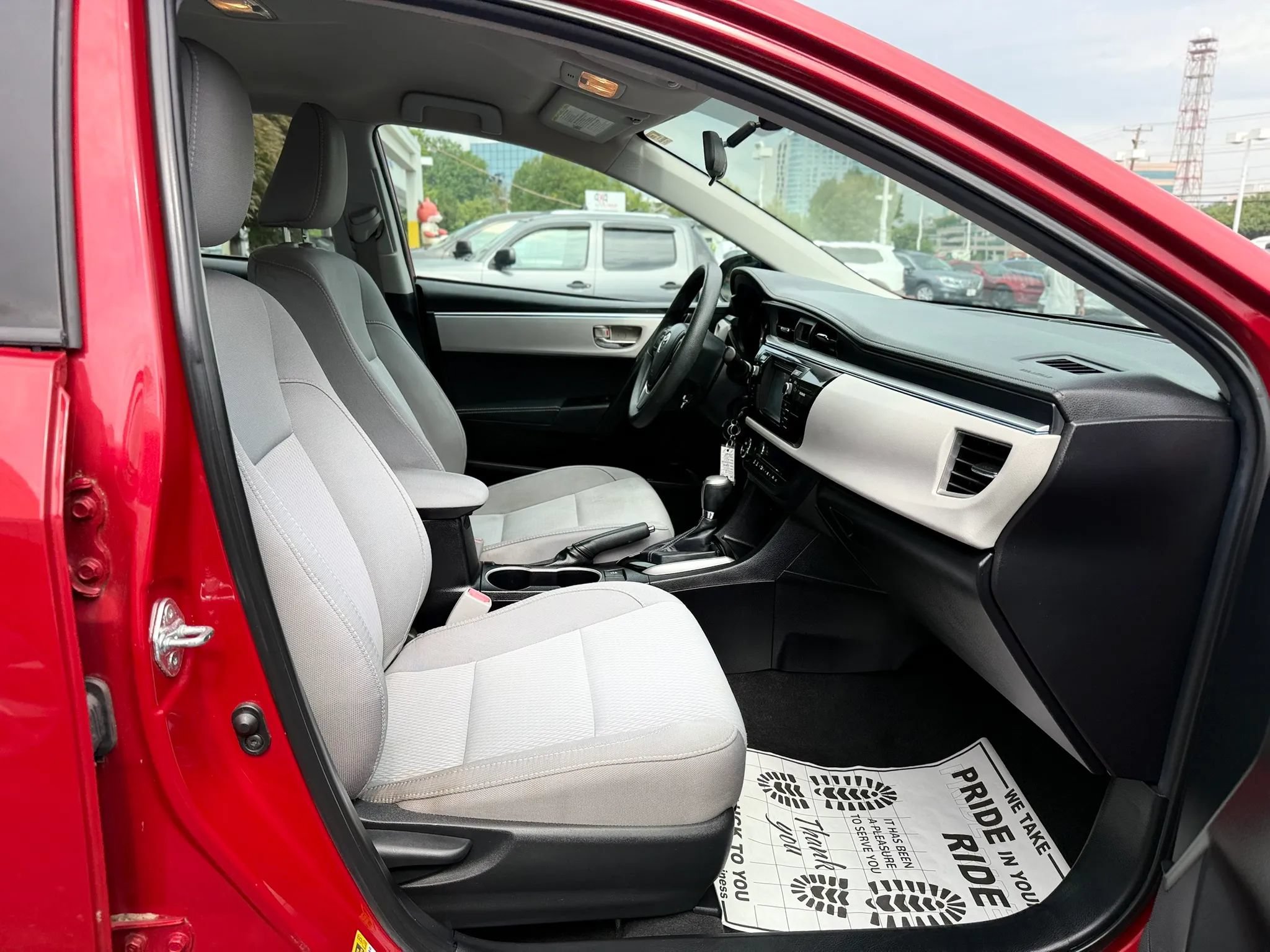 Used 2015 Toyota Corolla LE FWD image 31