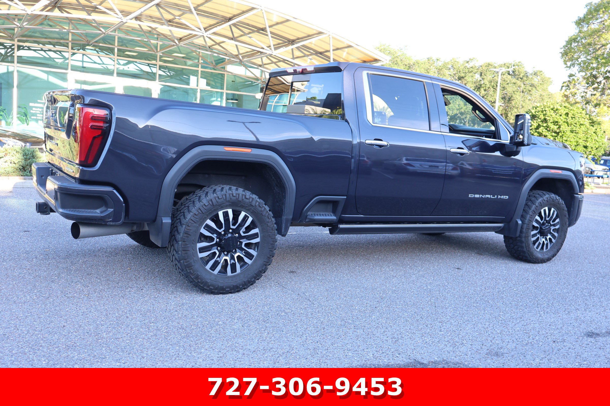 Used 2024 GMC Sierra 2500 Denali Ultimate w/ Max Trailering Package AWD/4WD image 9
