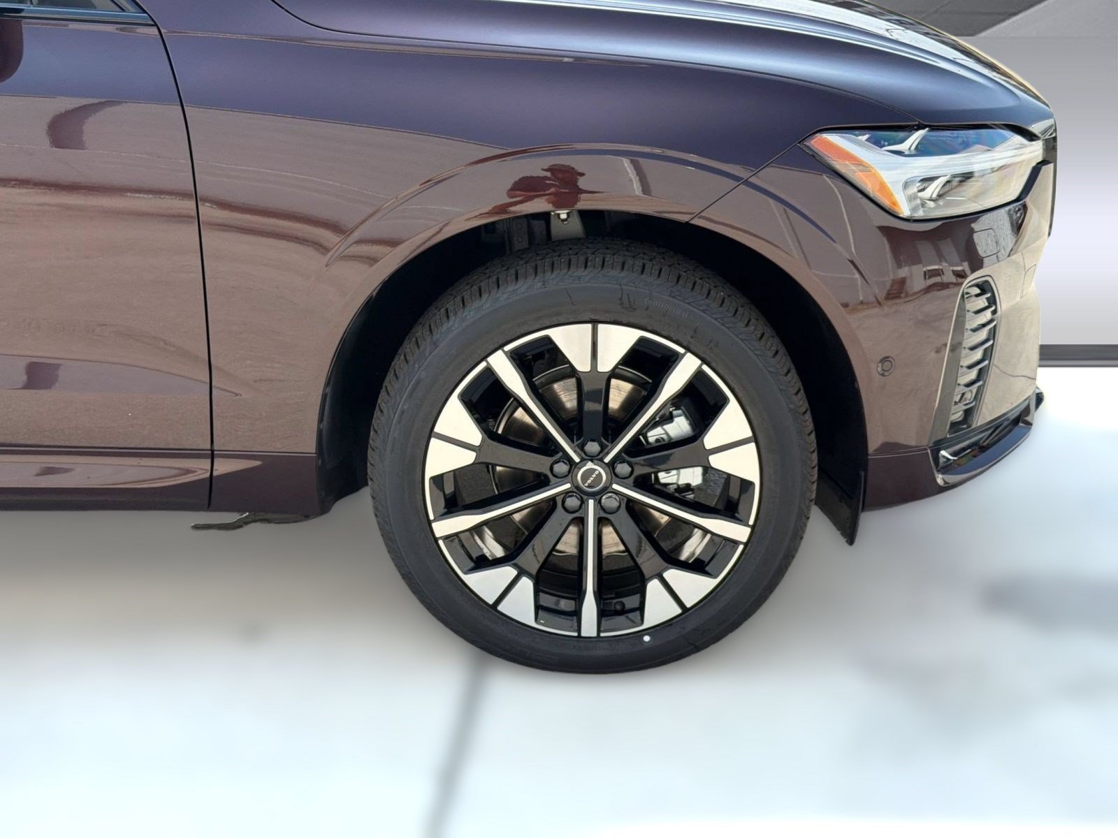 New 2026 Volvo XC60 B5 Plus w/ Protection Package Premier AWD/4WD image 13