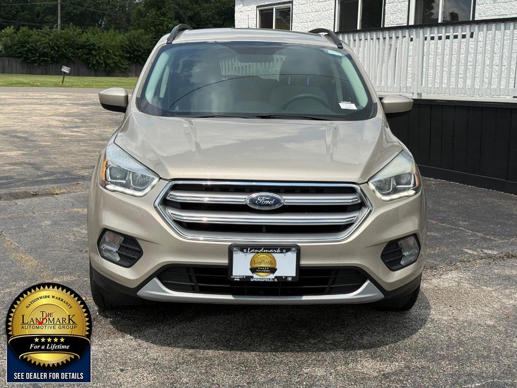 Used 2017 Ford Escape SE w/ Equipment Group 201A FWD image 2