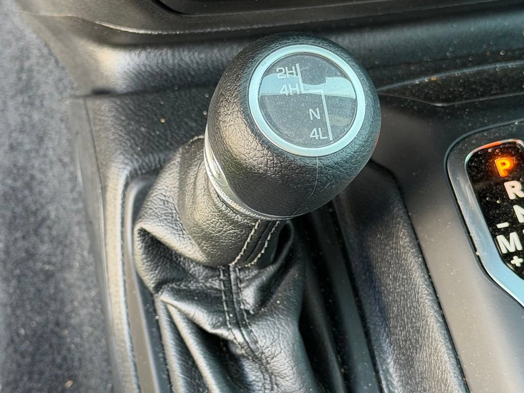 Used 2023 Jeep Gladiator Sport AWD/4WD image 17