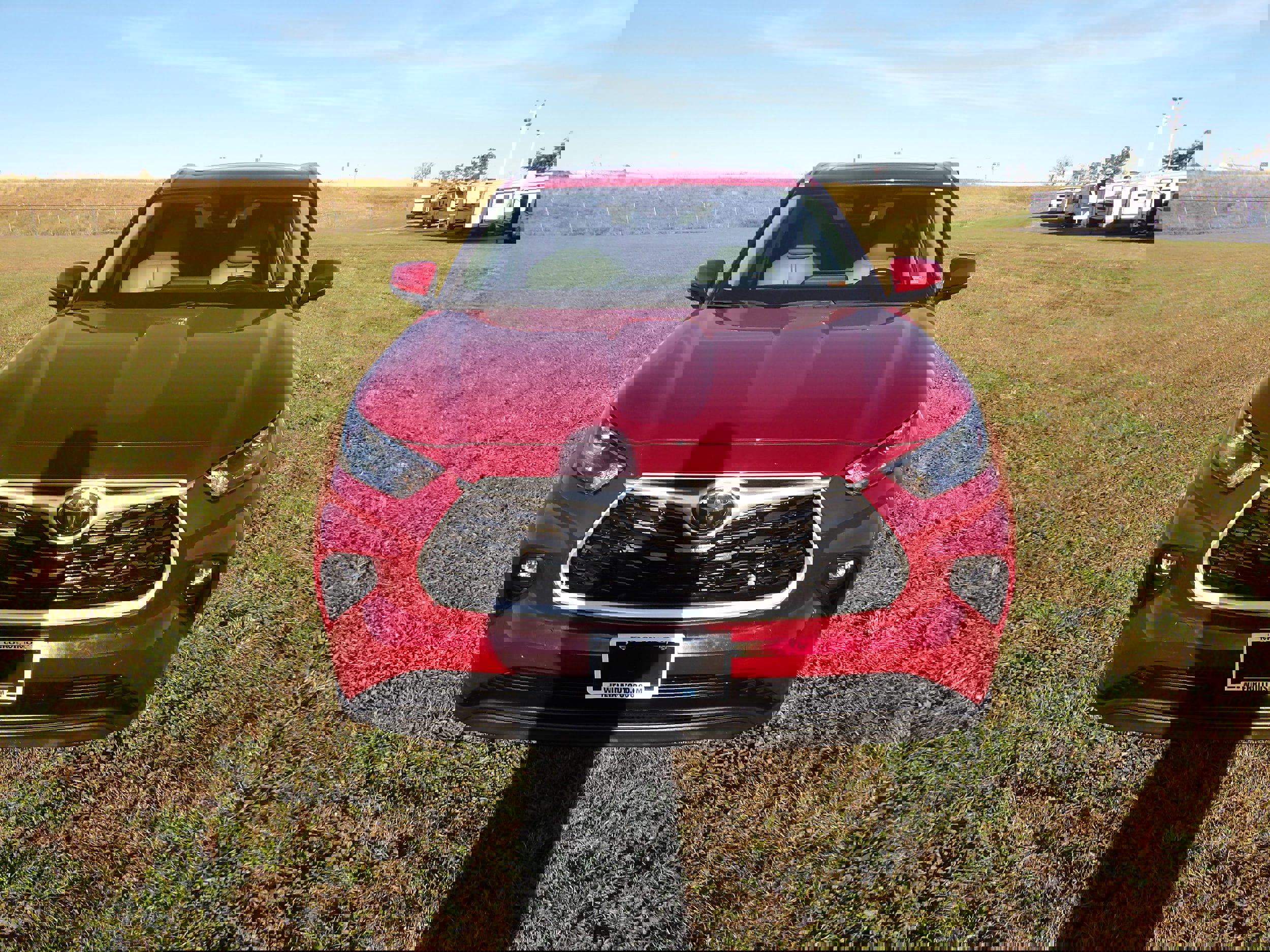 Used 2023 Toyota Highlander XLE AWD/4WD image 4