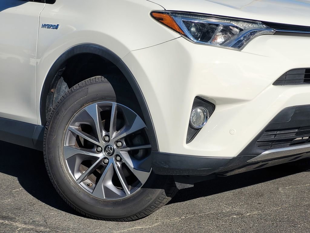 Used 2017 Toyota RAV4 XLE w/ Convenience Package image 4