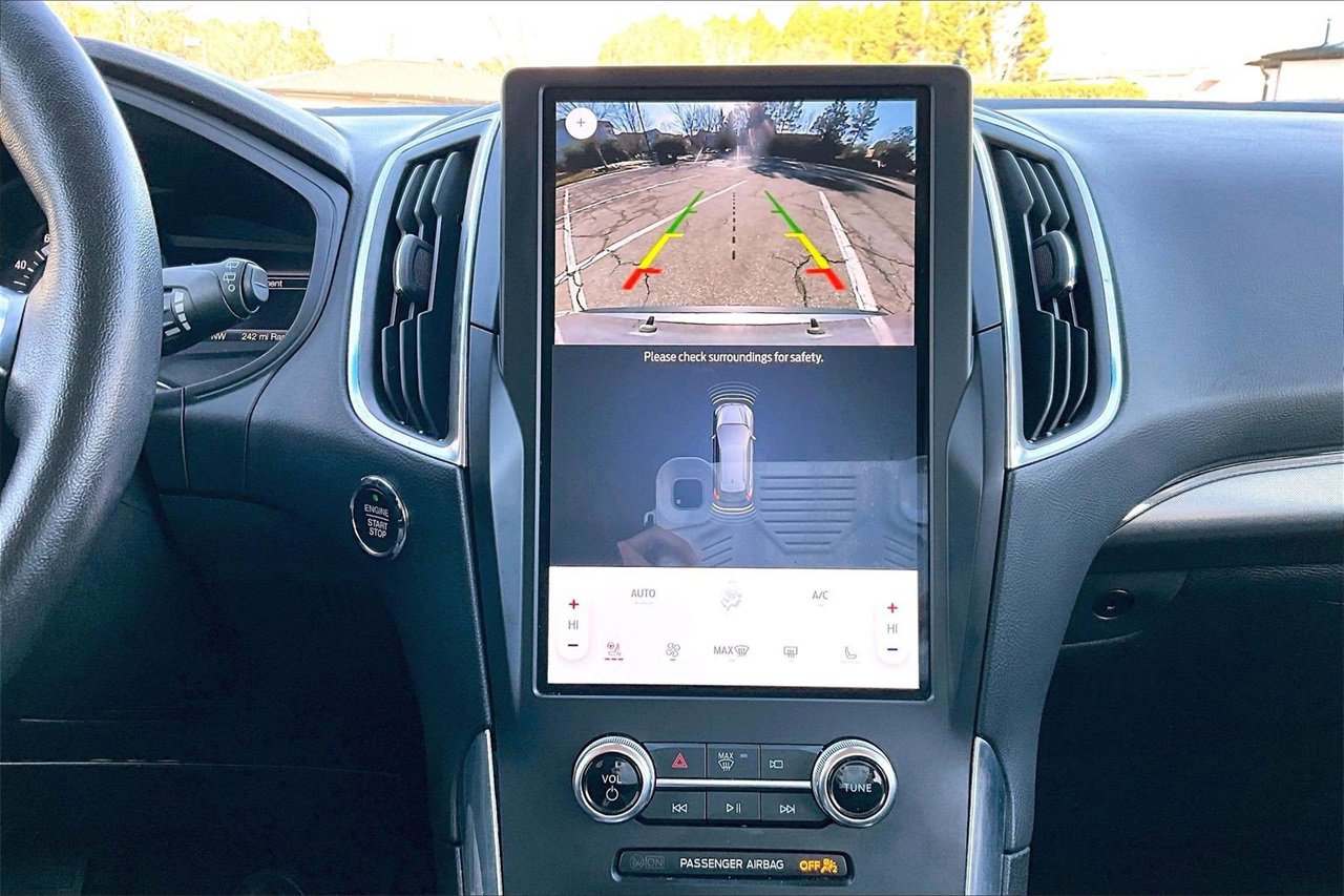 Used 2024 Ford Edge Titanium image 13