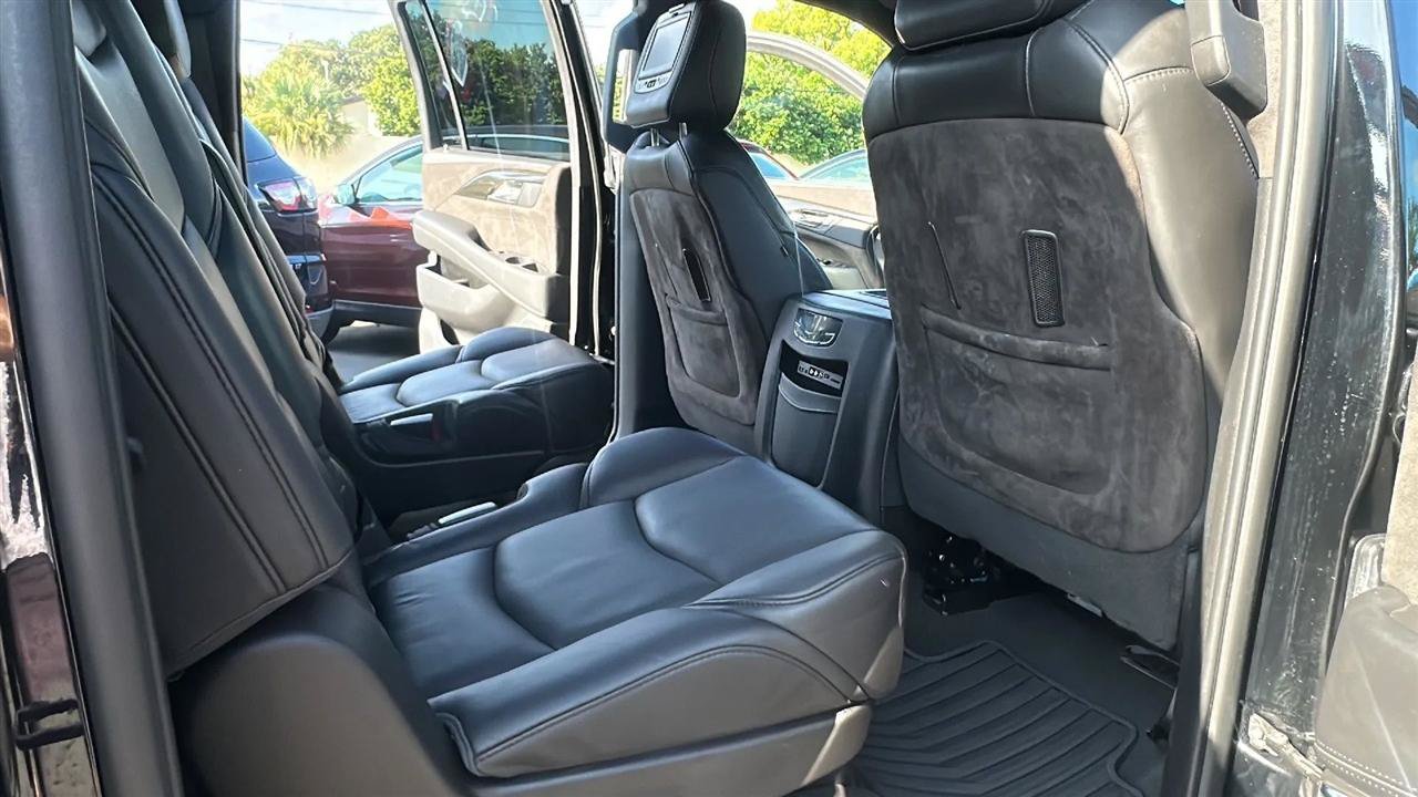 Used 2016 Cadillac Escalade ESV Platinum AWD/4WD image 35