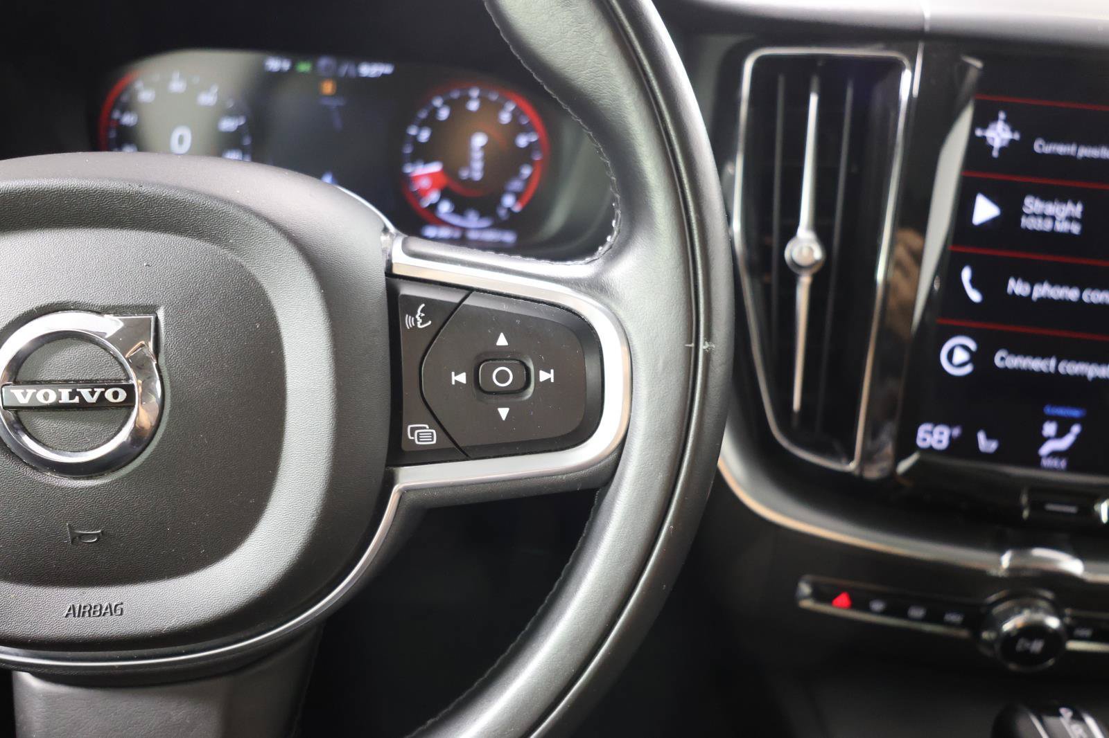 Used 2018 Volvo XC60 T5 Momentum w/ Vision Package AWD/4WD image 18