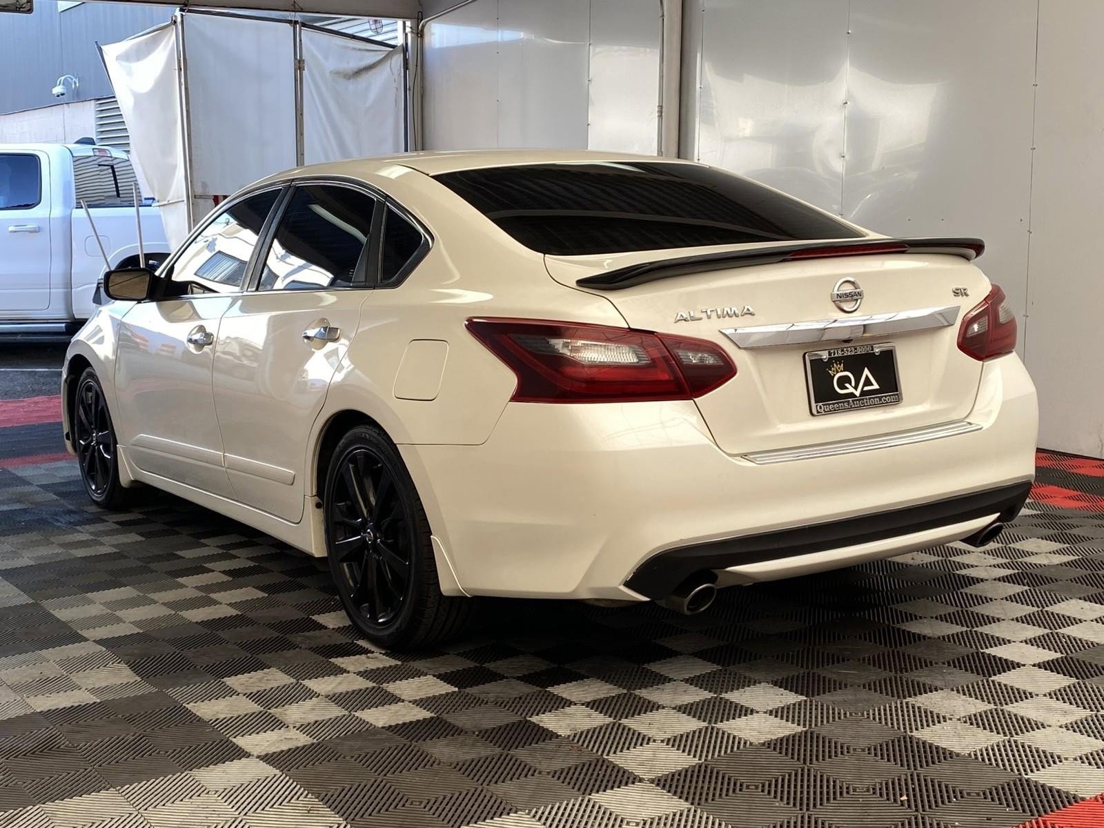 Used 2017 Nissan Altima 2.5 SR w/ Midnight Edition Package image 4