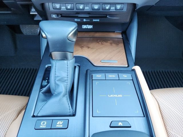 Used 2022 Lexus ES 300h w/ Luxury Package image 19