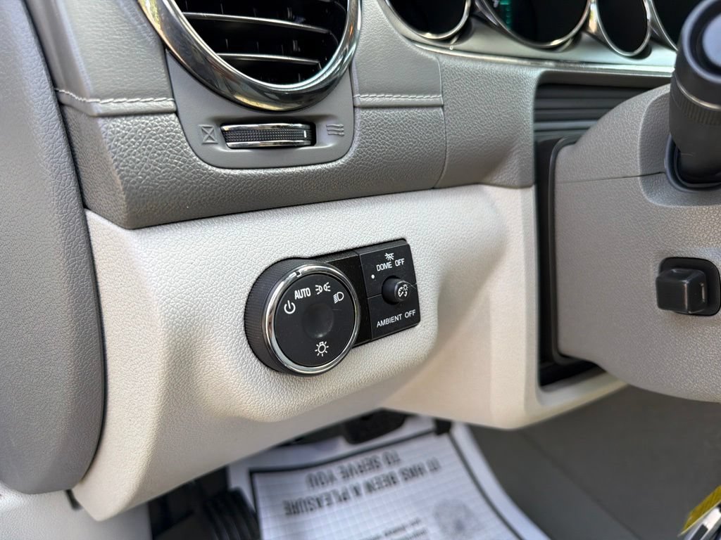 Used 2016 Buick Enclave Premium w/ Experience Buick Package FWD image 17
