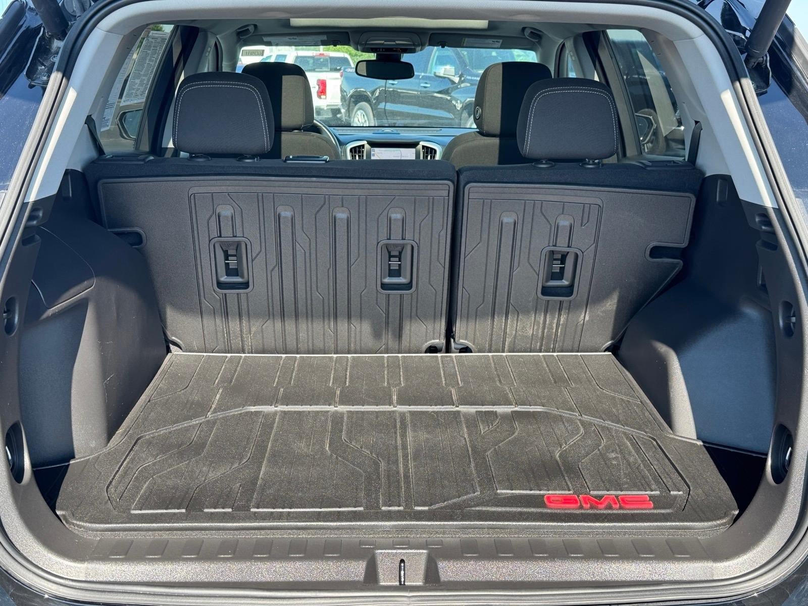 Used 2023 GMC Terrain SLE w/ Driver Convenience Package AWD/4WD image 4