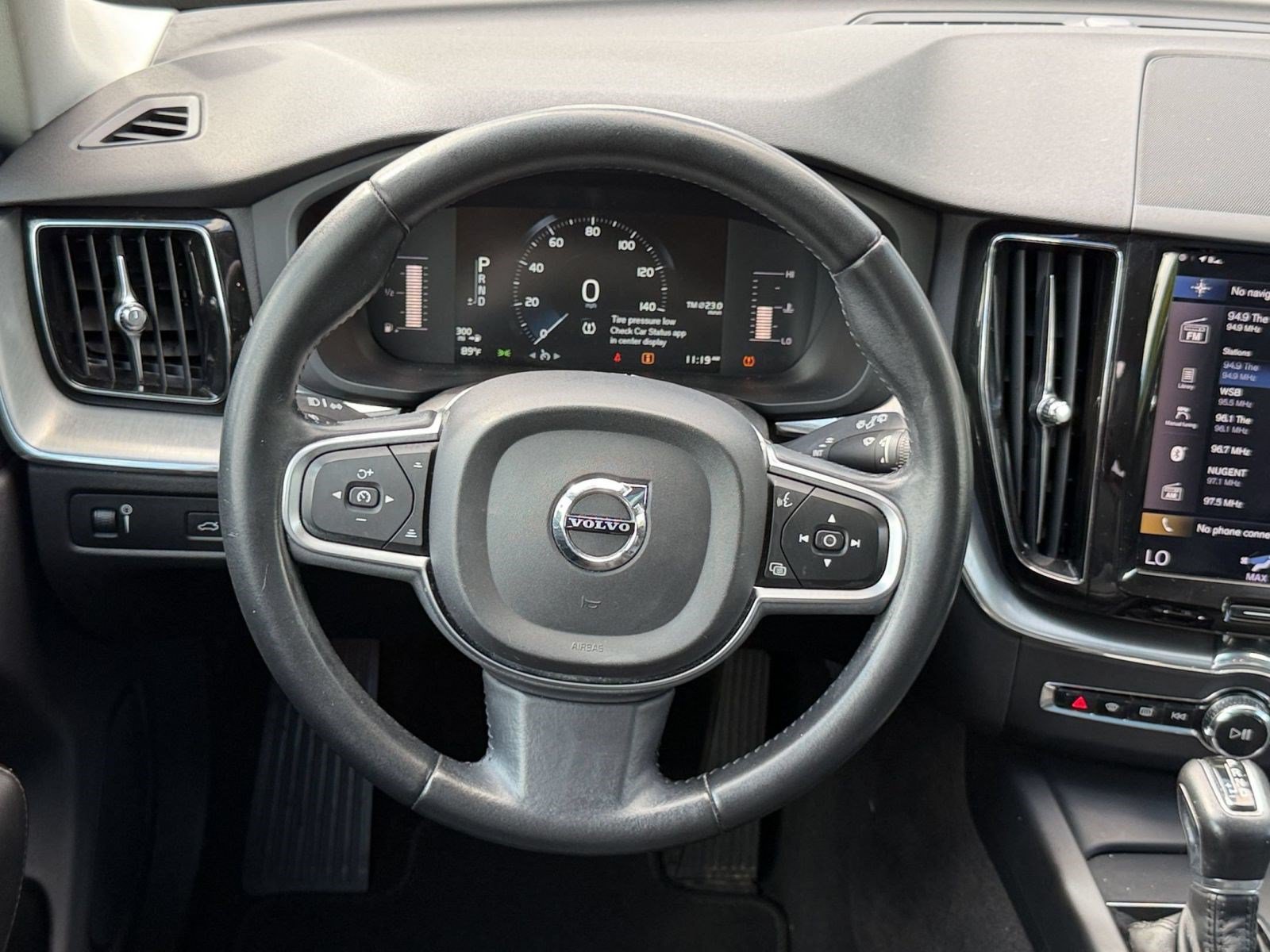 Used 2019 Volvo XC60 T5 Momentum w/ Premium Package FWD image 11