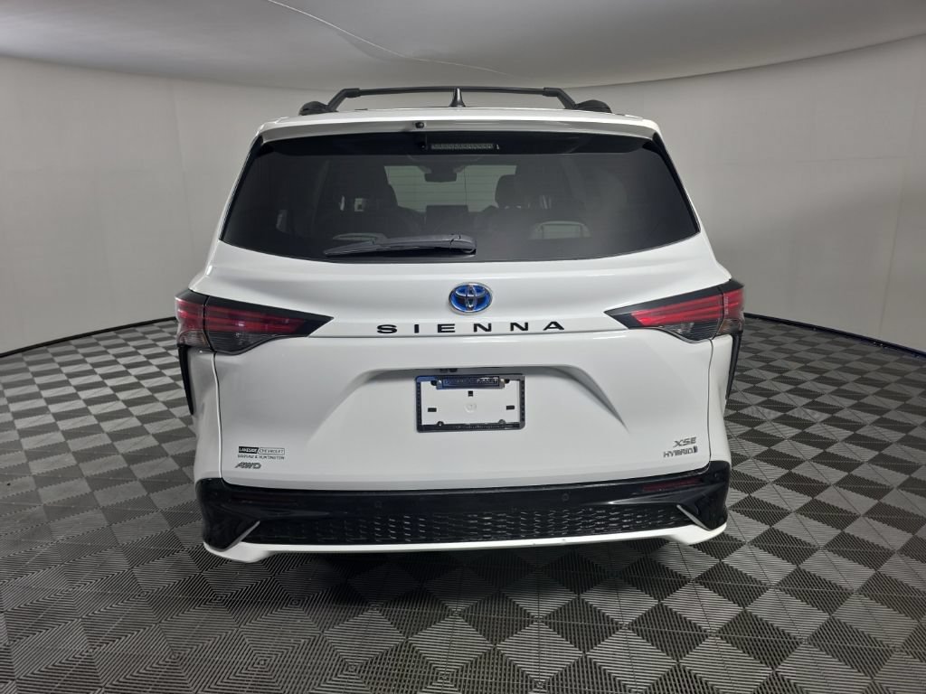 Used 2022 Toyota Sienna XSE AWD/4WD image 4