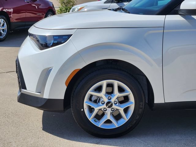 Used 2025 Kia Soul LX w/ LX Technology Package FWD image 15
