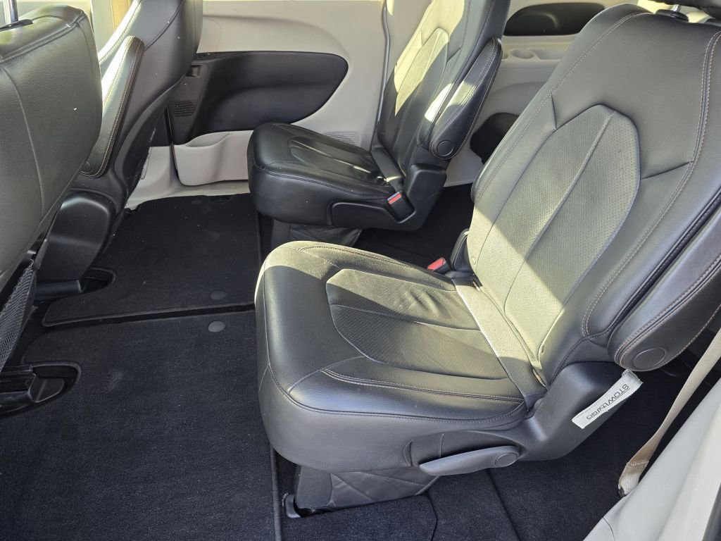 Used 2018 Chrysler Pacifica Touring-L FWD image 29