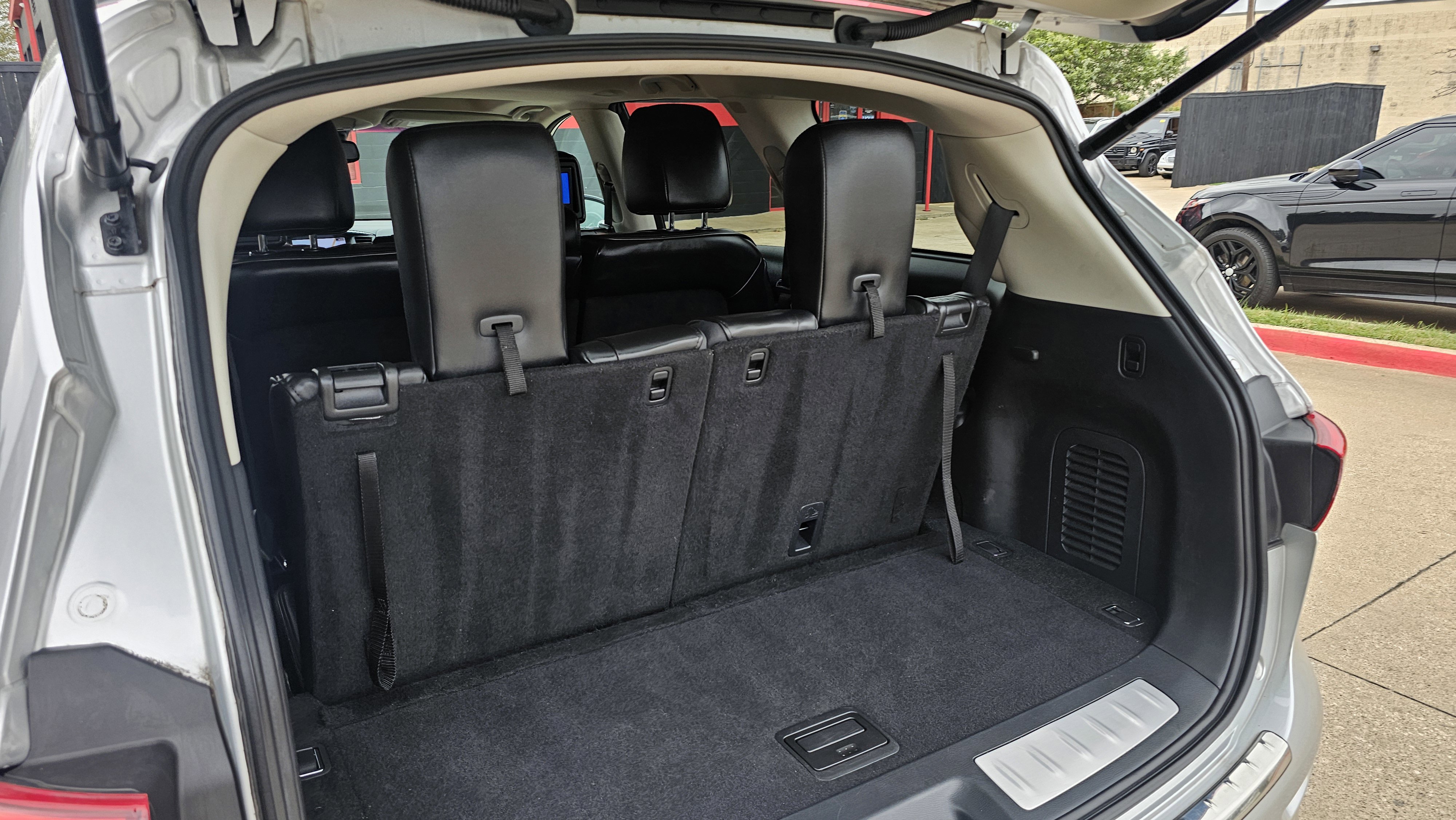 Used 2014 INFINITI QX60 AWD w/ Premium Plus Package image 19