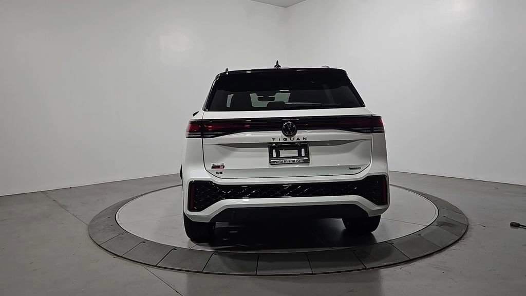 New 2026 Volkswagen Tiguan SE R-Line image 4