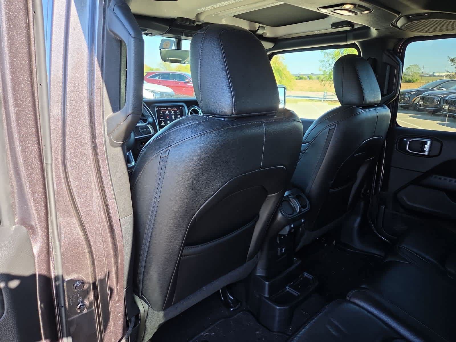 Used 2021 Jeep Wrangler Unlimited Sahara AWD/4WD image 15