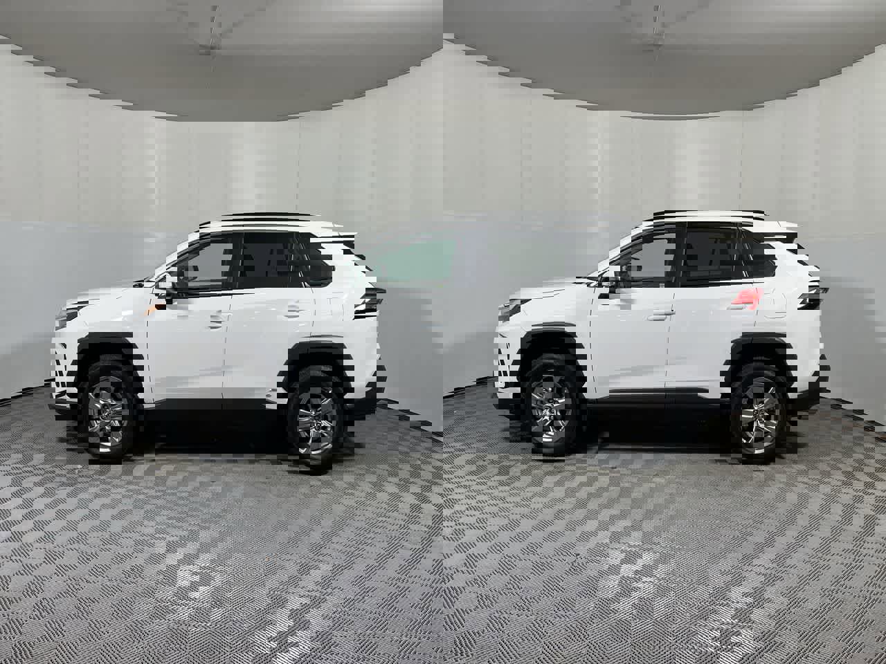 Used 2024 Toyota RAV4 XLE w/ Convenience Package AWD/4WD image 5