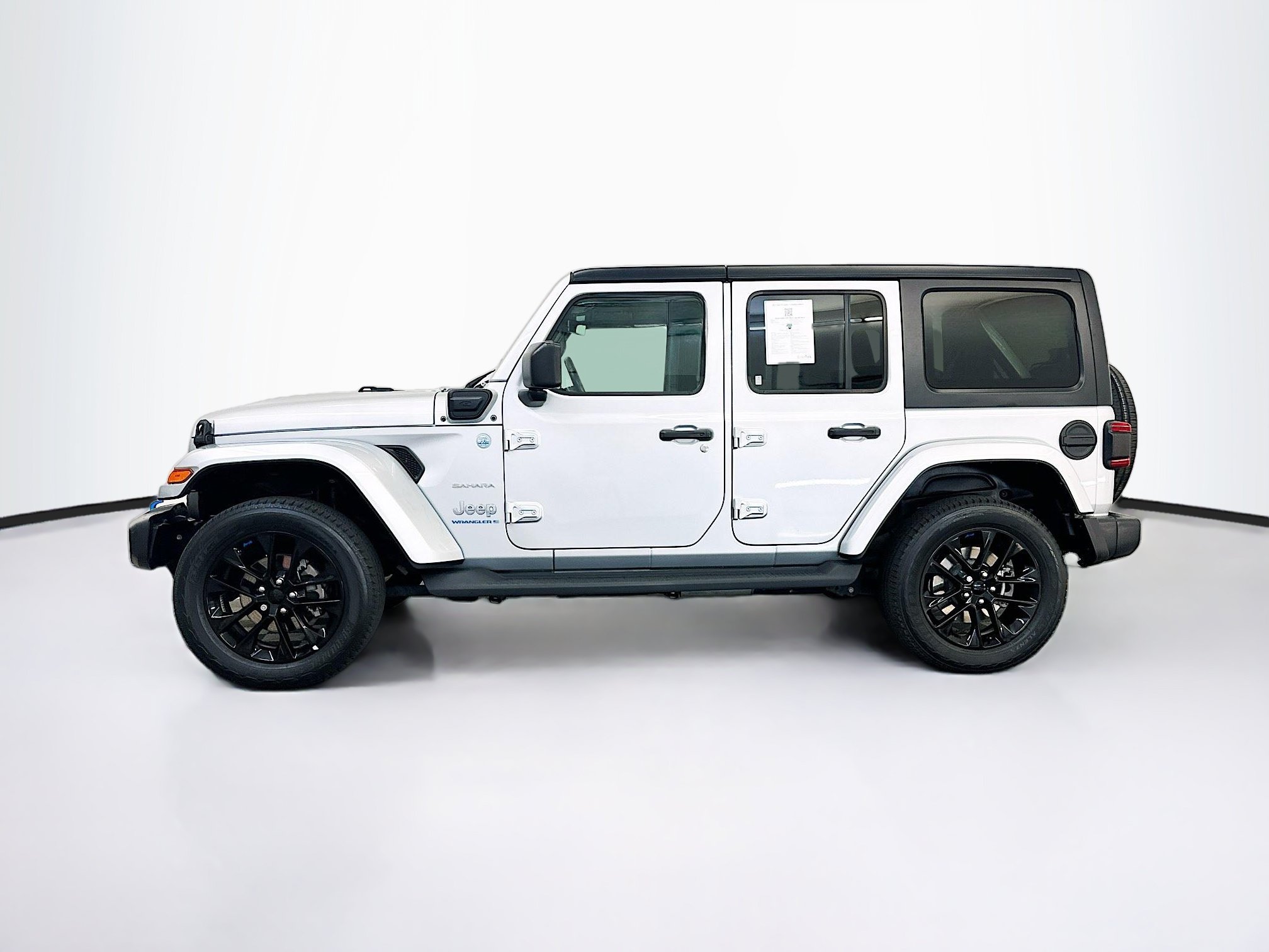 Used 2023 Jeep Wrangler Unlimited Sahara w/ Cold Weather Group AWD/4WD image 4