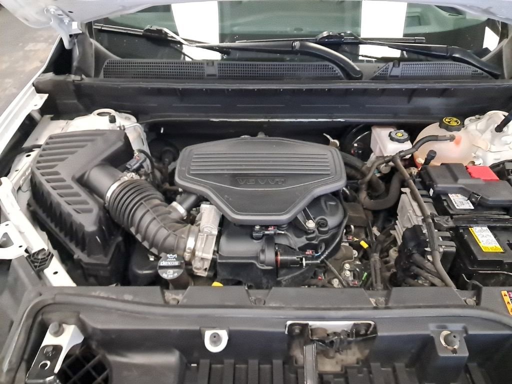 Used 2022 GMC Acadia AT4 w/ Technology Package image 5