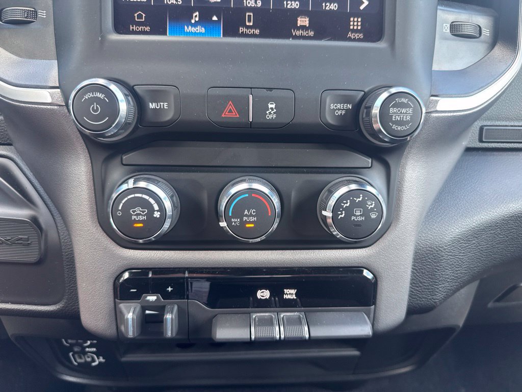 Used 2024 RAM 3500 Big Horn AWD/4WD image 46