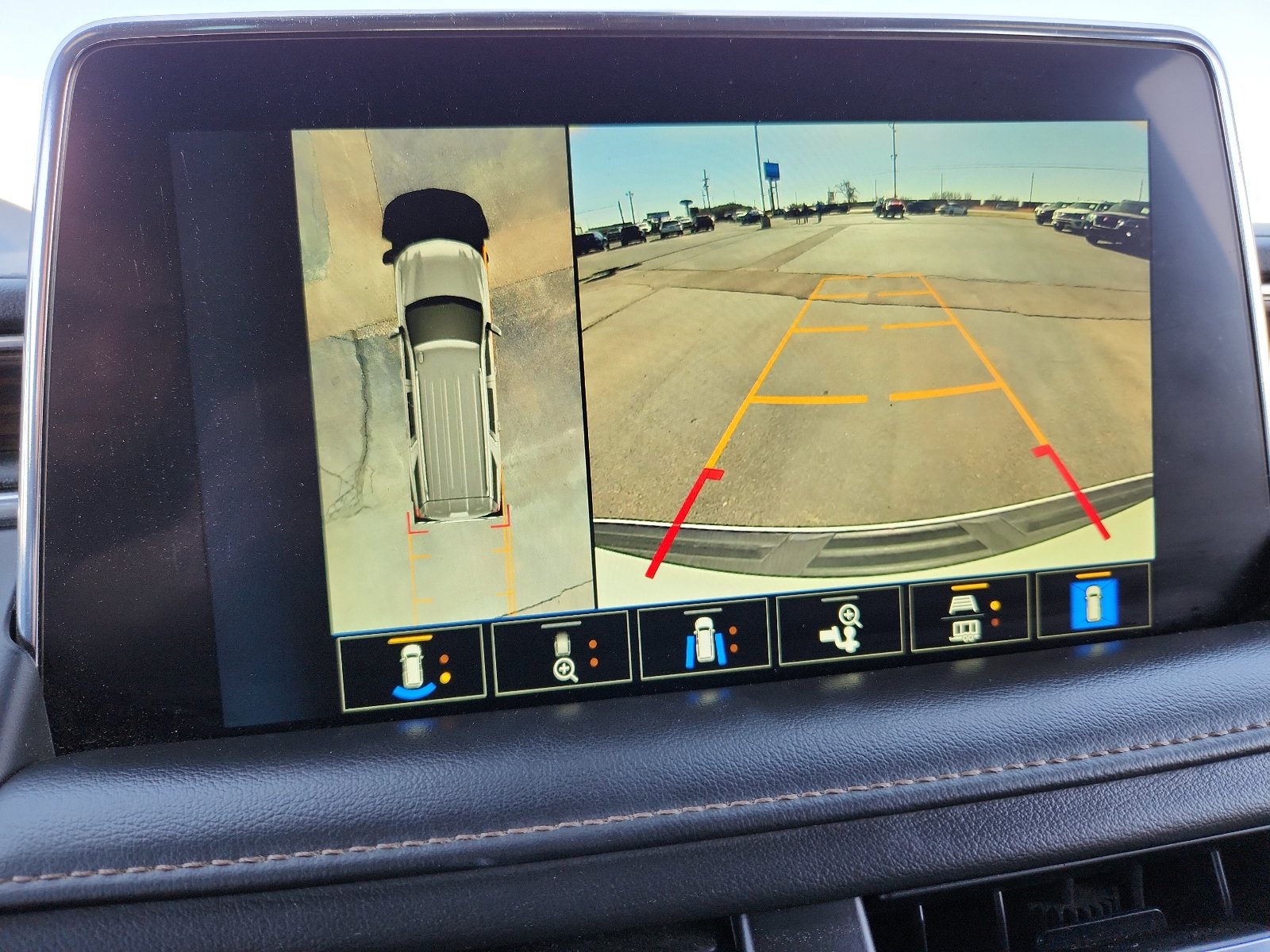 Used 2022 Chevrolet Suburban High Country image 13