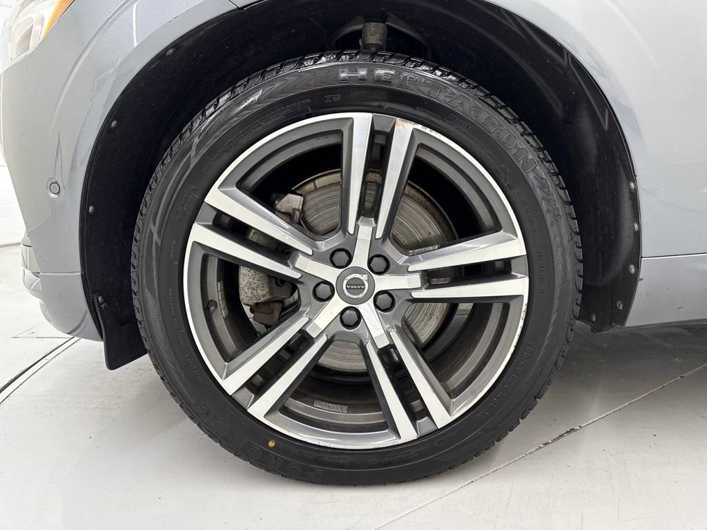Used 2018 Volvo XC60 T6 Momentum w/ Advanced Package image 9
