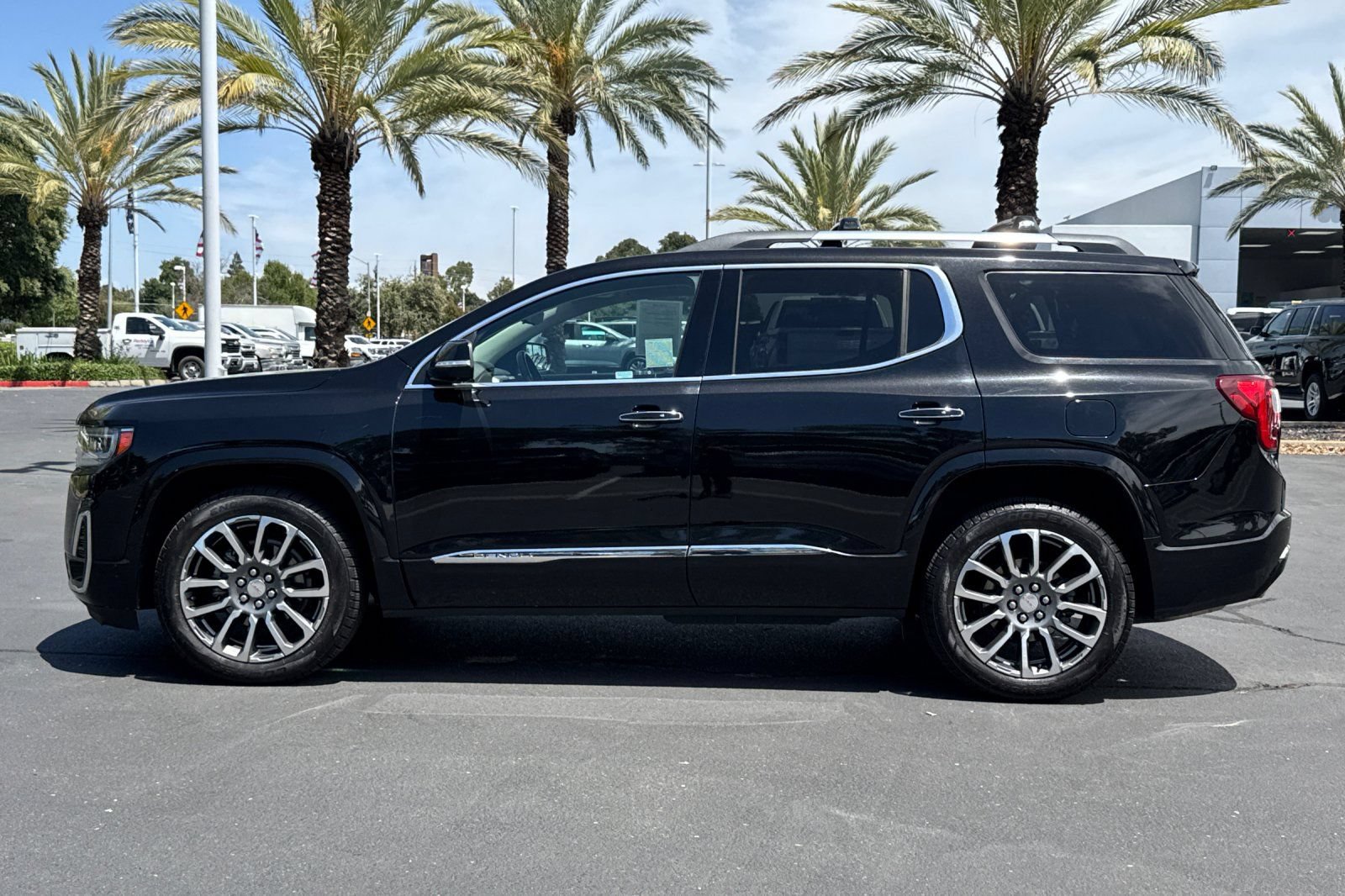 Used 2021 GMC Acadia Denali w/ Denali Ultimate Package AWD/4WD image 6