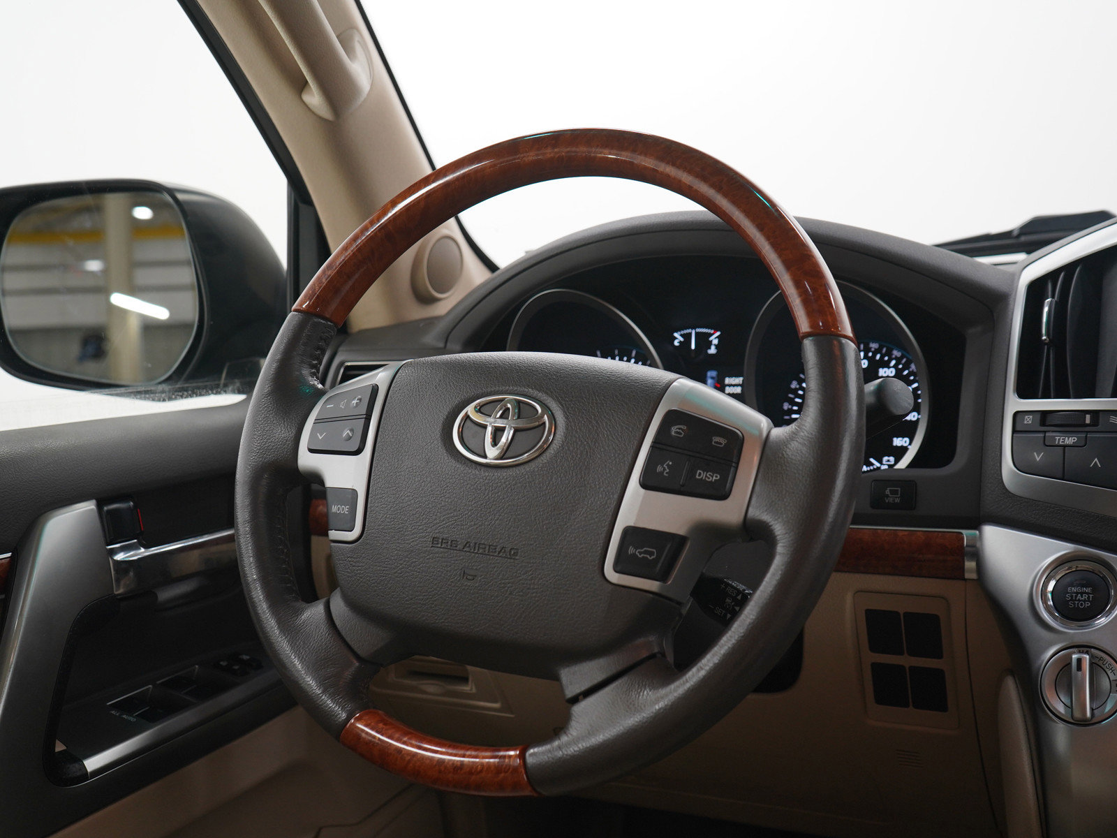 Used 2014 Toyota Land Cruiser AWD/4WD image 16