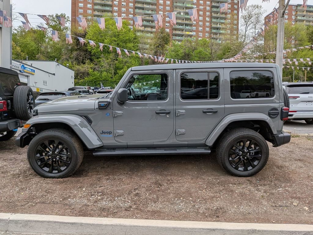 Used 2021 Jeep Wrangler Unlimited Sahara w/ Cold Weather Group AWD/4WD image 11