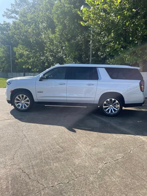 Used 2021 Chevrolet Suburban Premier w/ Texas Edition RWD image 2