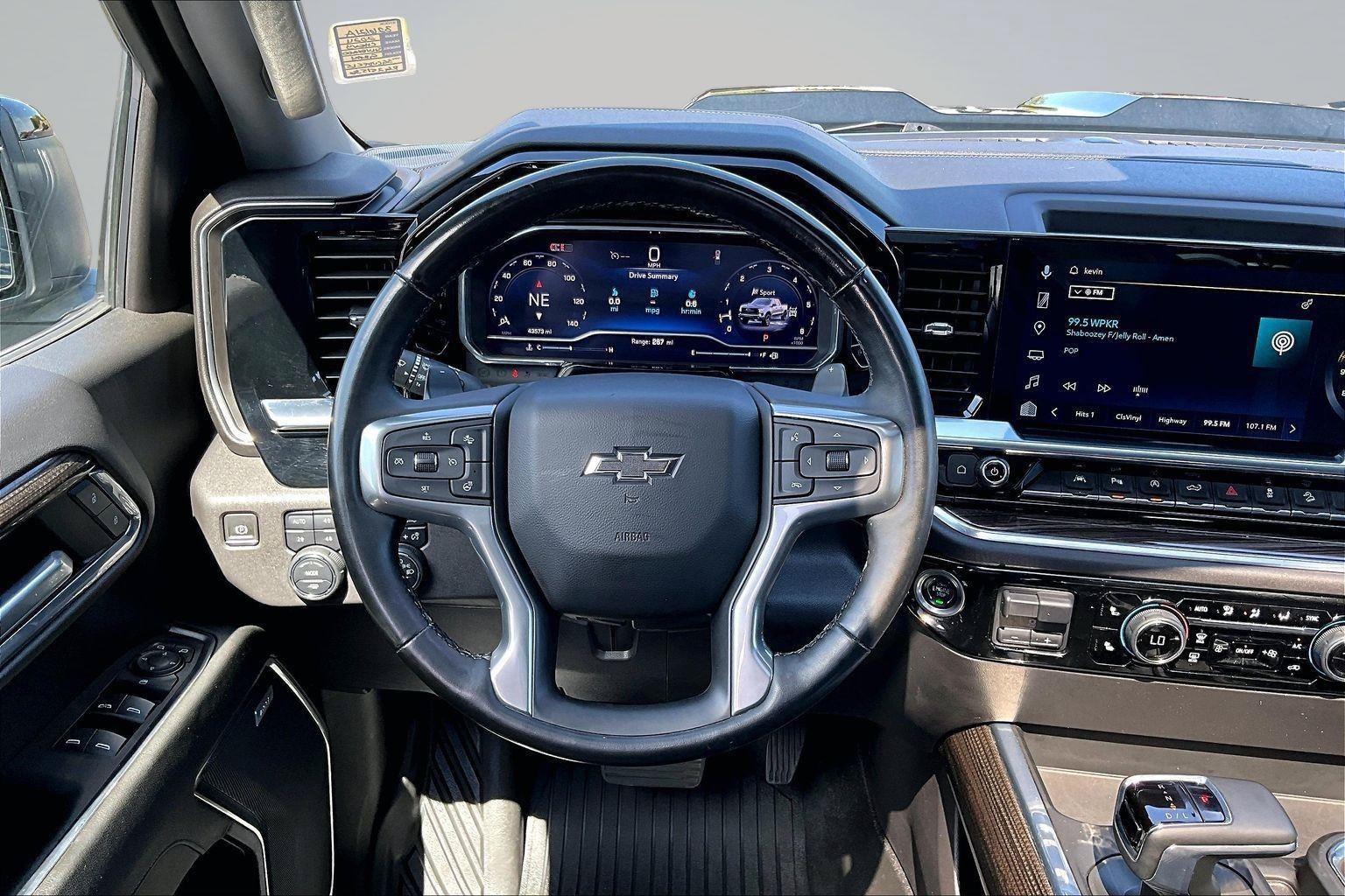 Used 2024 Chevrolet Silverado 1500 LT Trail Boss w/ LT Trail Boss Premium Package AWD/4WD image 6
